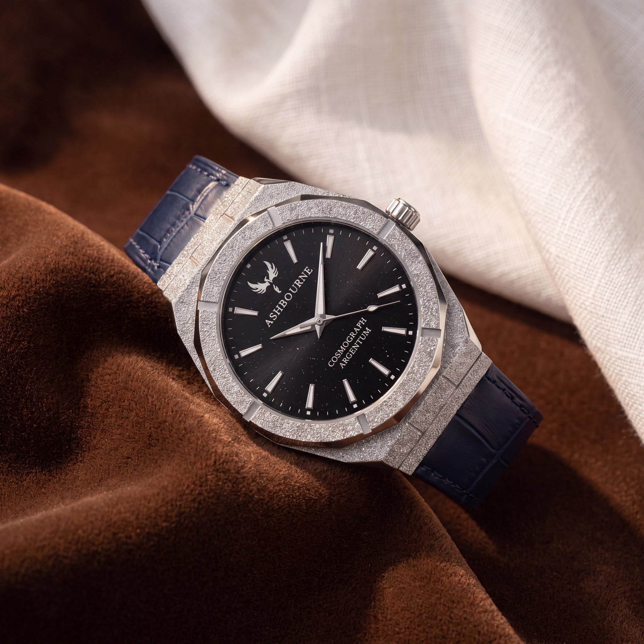 Ashbourne Corium Argentum zilveren herenhorloge gecombineerd met blauw crock-lederen horlogeband.
